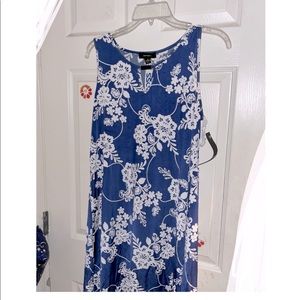 White and blue flower details. Knee length dress from “espresso”